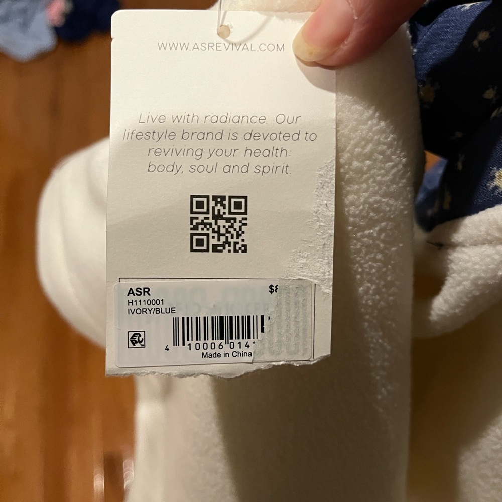 Alter’d State cropped fleece, NWT - Picture 9 of 15